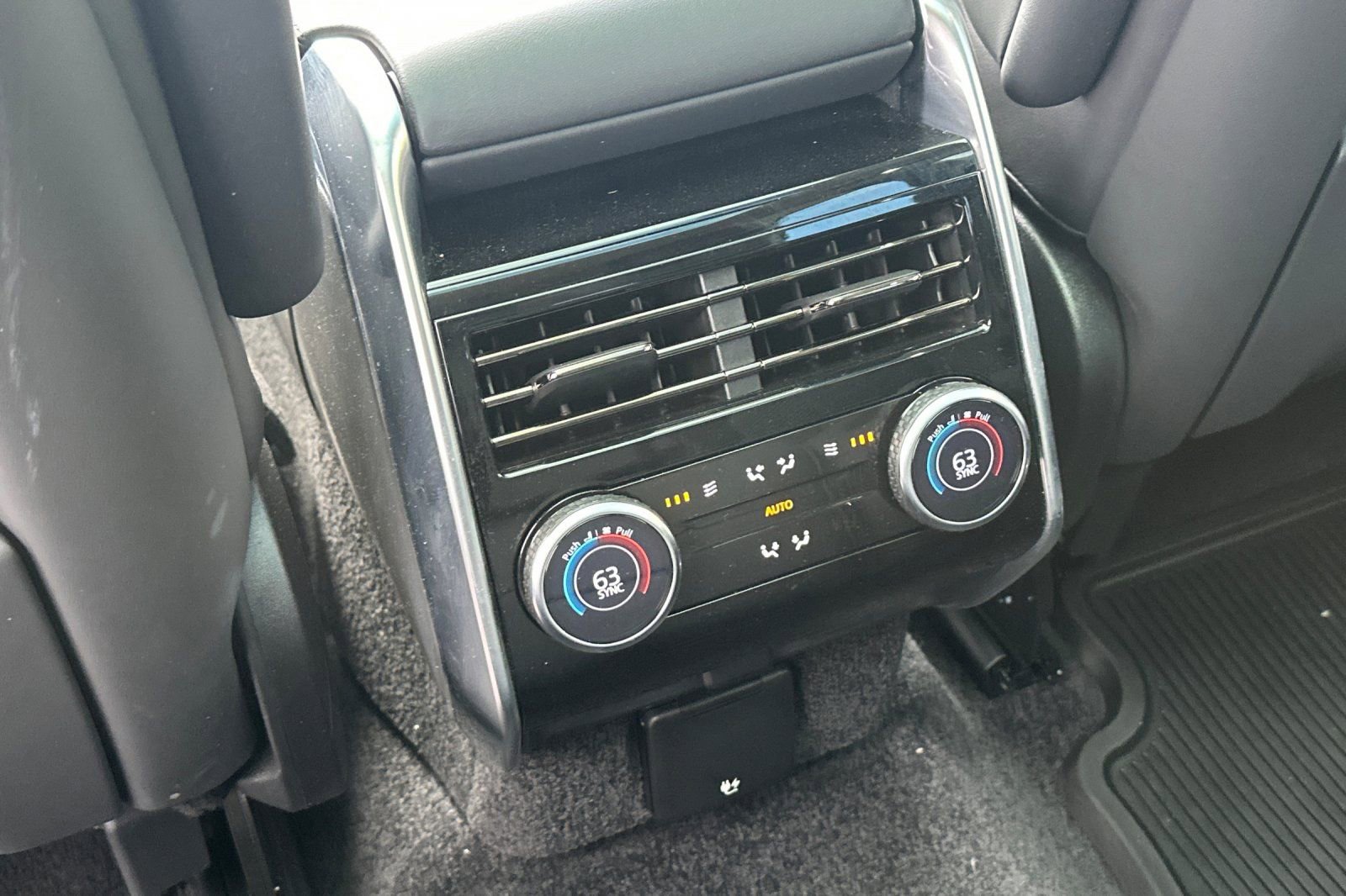 Used 2024 Land Rover Range Rover SE image 15