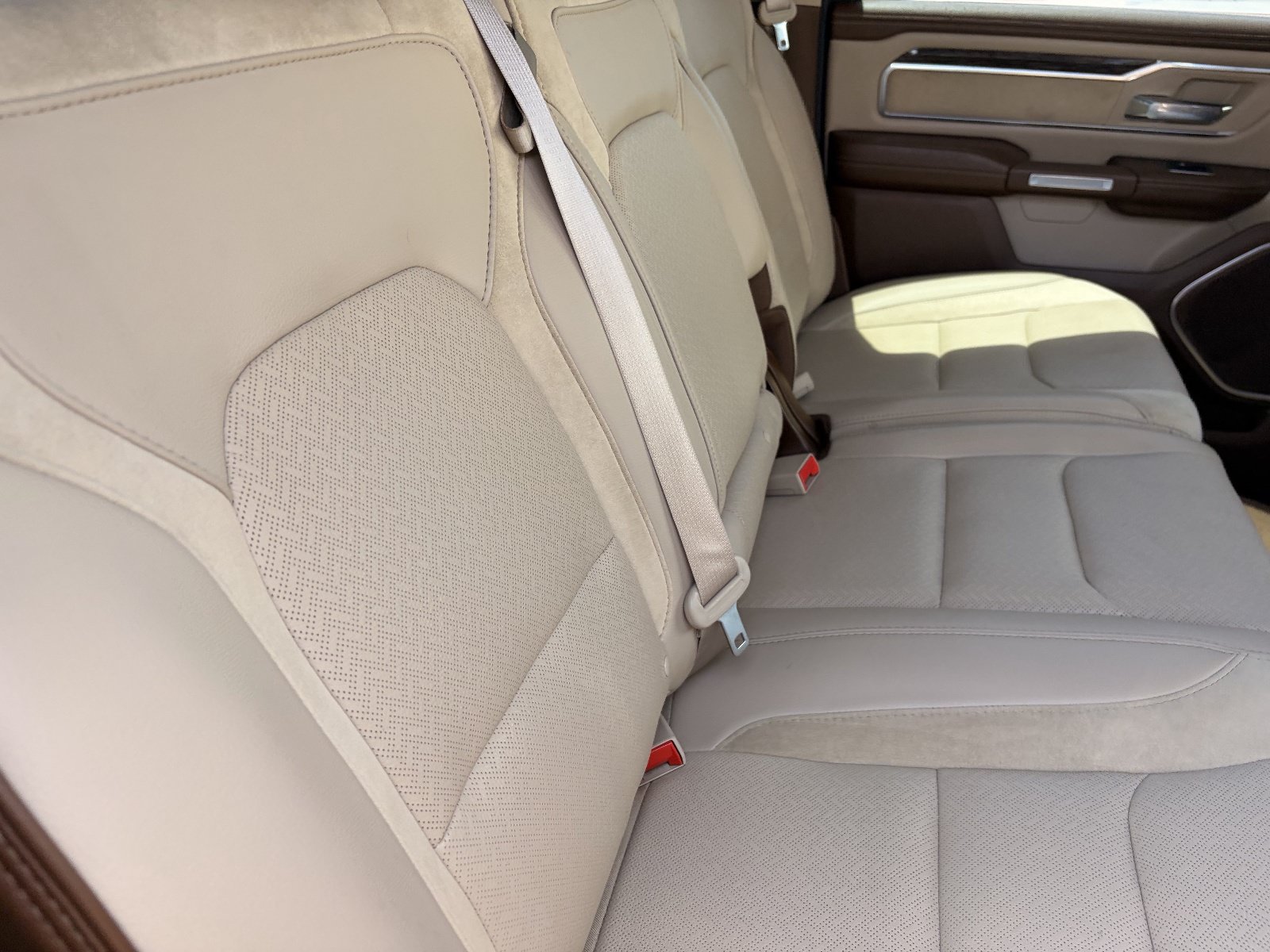 Used 2019 RAM 1500 Laramie AWD/4WD image 12