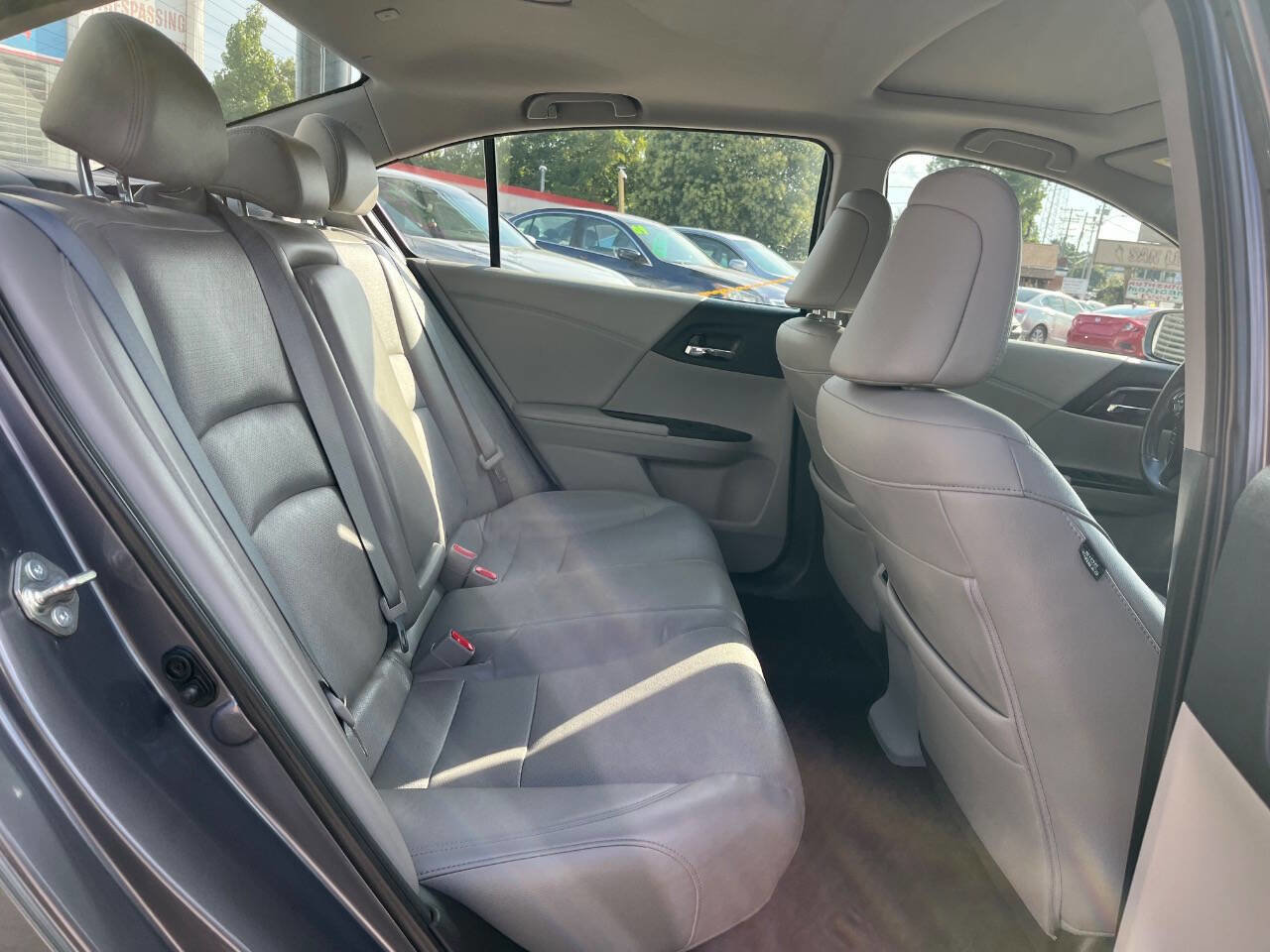 Used 2016 Honda Accord Touring image 14