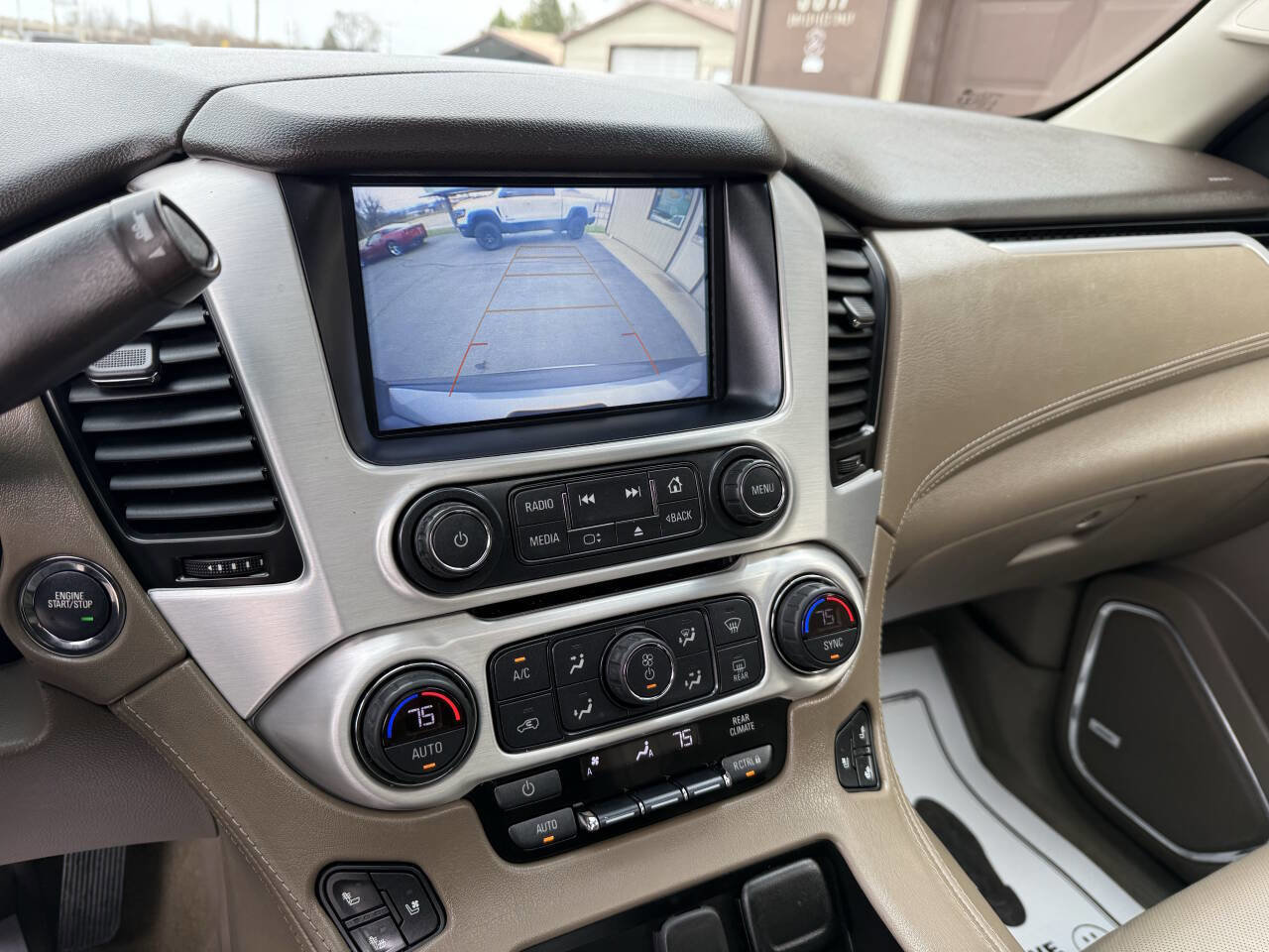 Used 2019 GMC Yukon XL SLT w/ Premium Edition AWD/4WD image 9