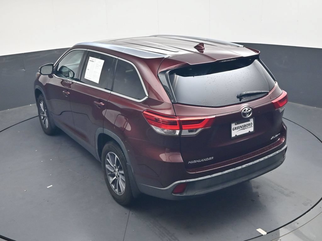 Used 2019 Toyota Highlander XLE AWD/4WD image 28