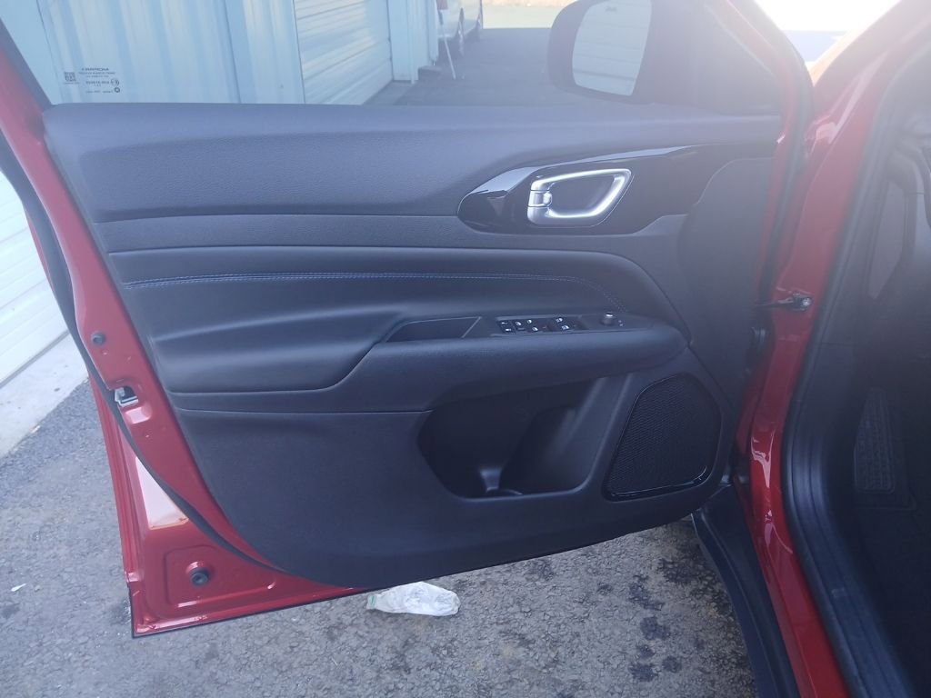 New 2026 Jeep Compass Latitude image 27