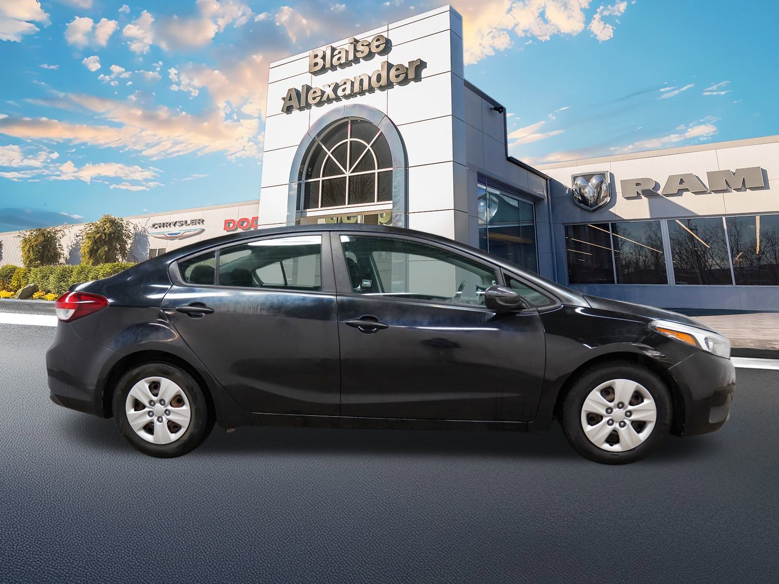 Used 2017 Kia Forte LX image 2