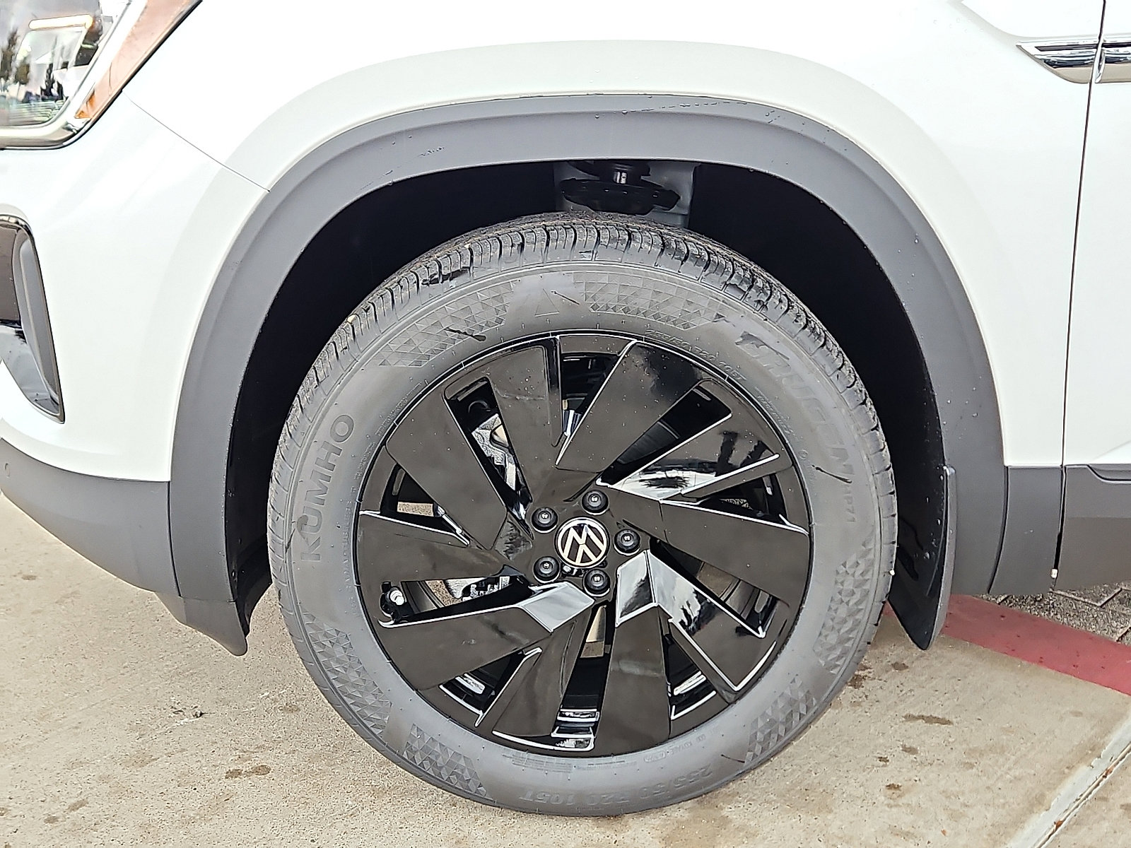 New 2026 Volkswagen Atlas Cross Sport SE image 6