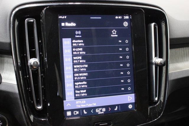 Used 2025 Volvo XC40 B5 Plus image 34