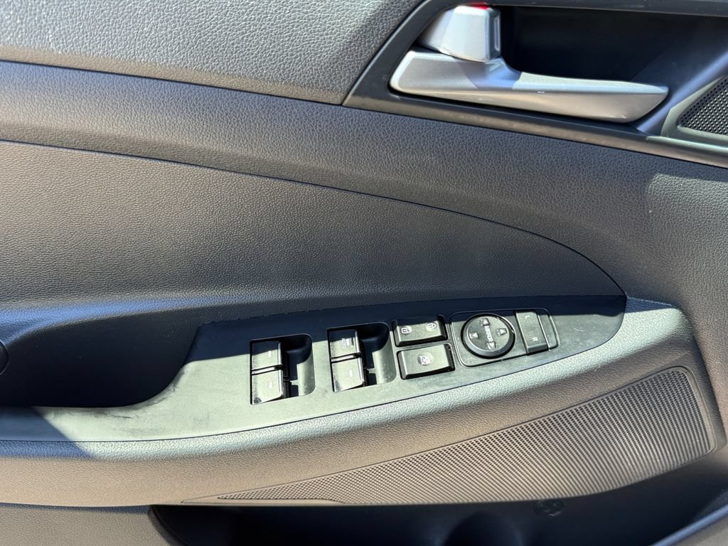 Used 2016 Hyundai Tucson Sport FWD image 11