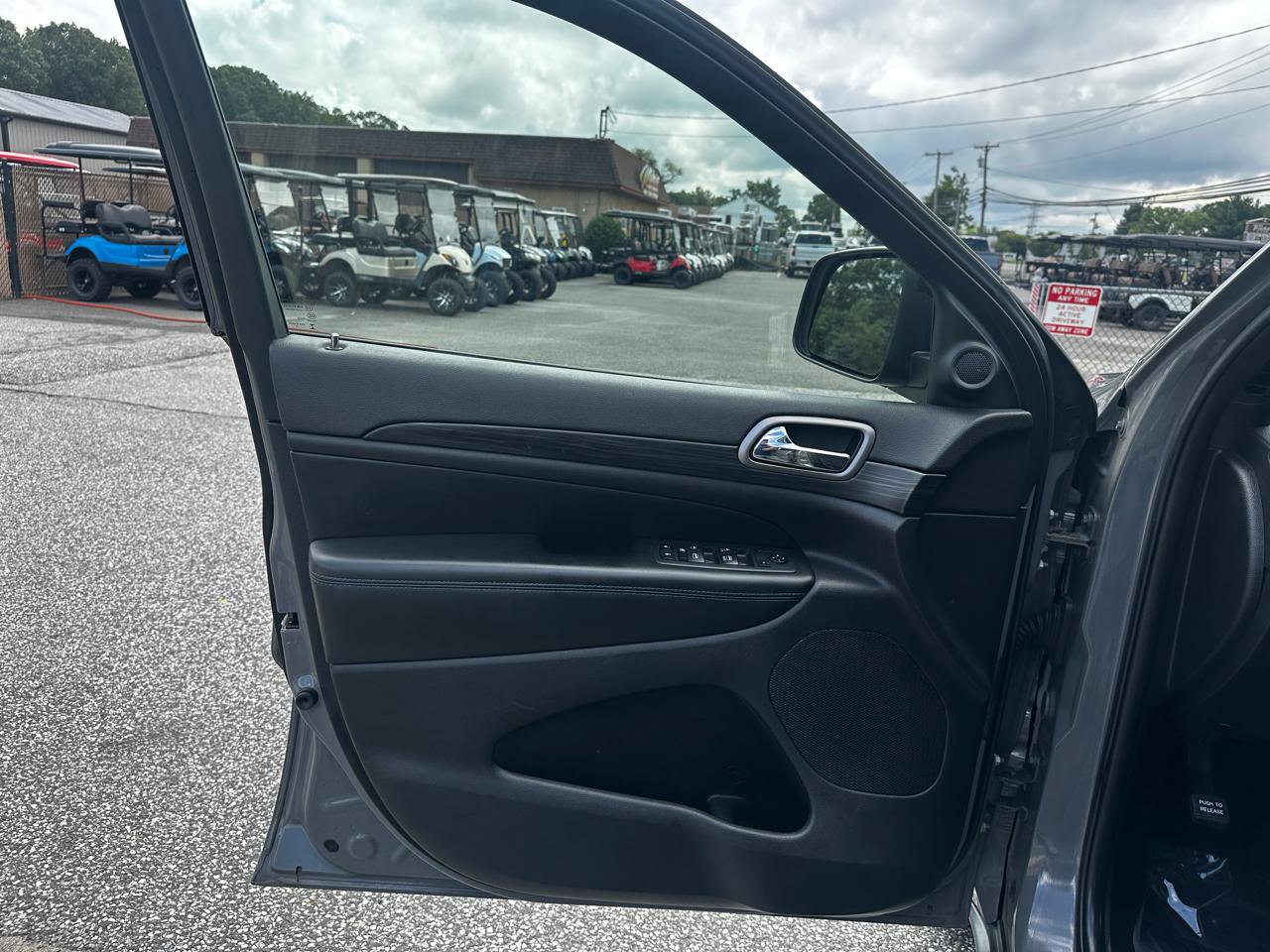 Used 2019 Jeep Grand Cherokee Laredo image 17