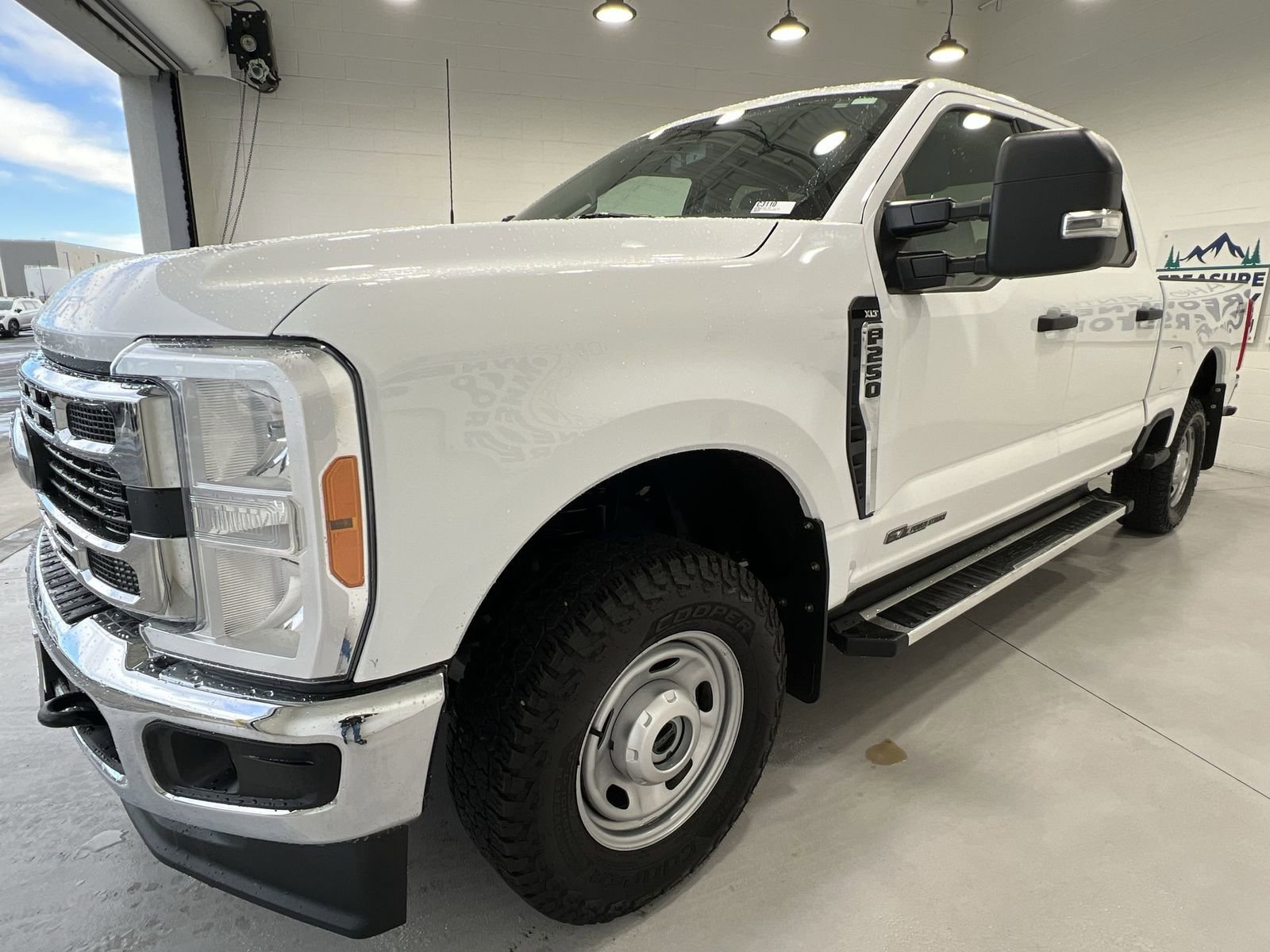 Used 2023 Ford F250 XLT image 4
