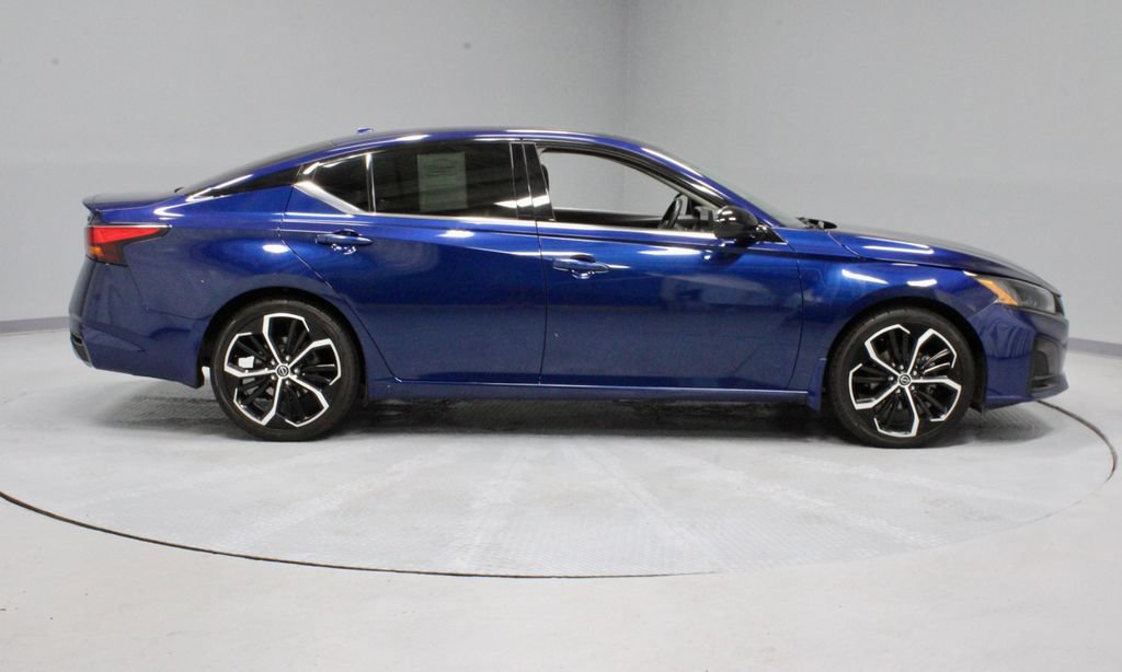 Certified 2023 Nissan Altima 2.5 SR w/ SR Premium Package FWD image 6