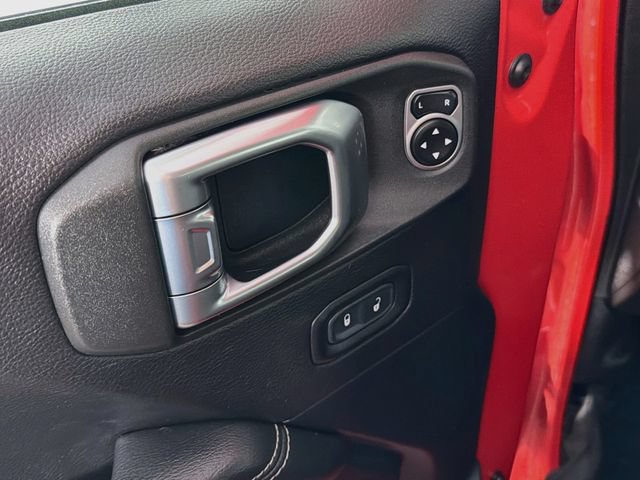Used 2019 Jeep Wrangler Unlimited Sahara w/ Dual Top Group AWD/4WD image 17
