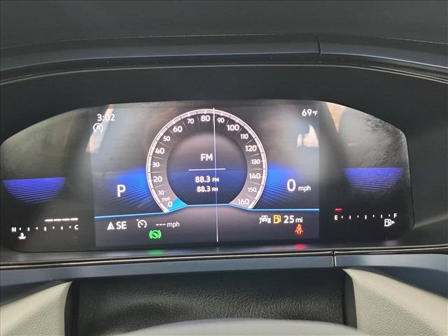 Used 2022 Volkswagen Taos SE FWD image 12