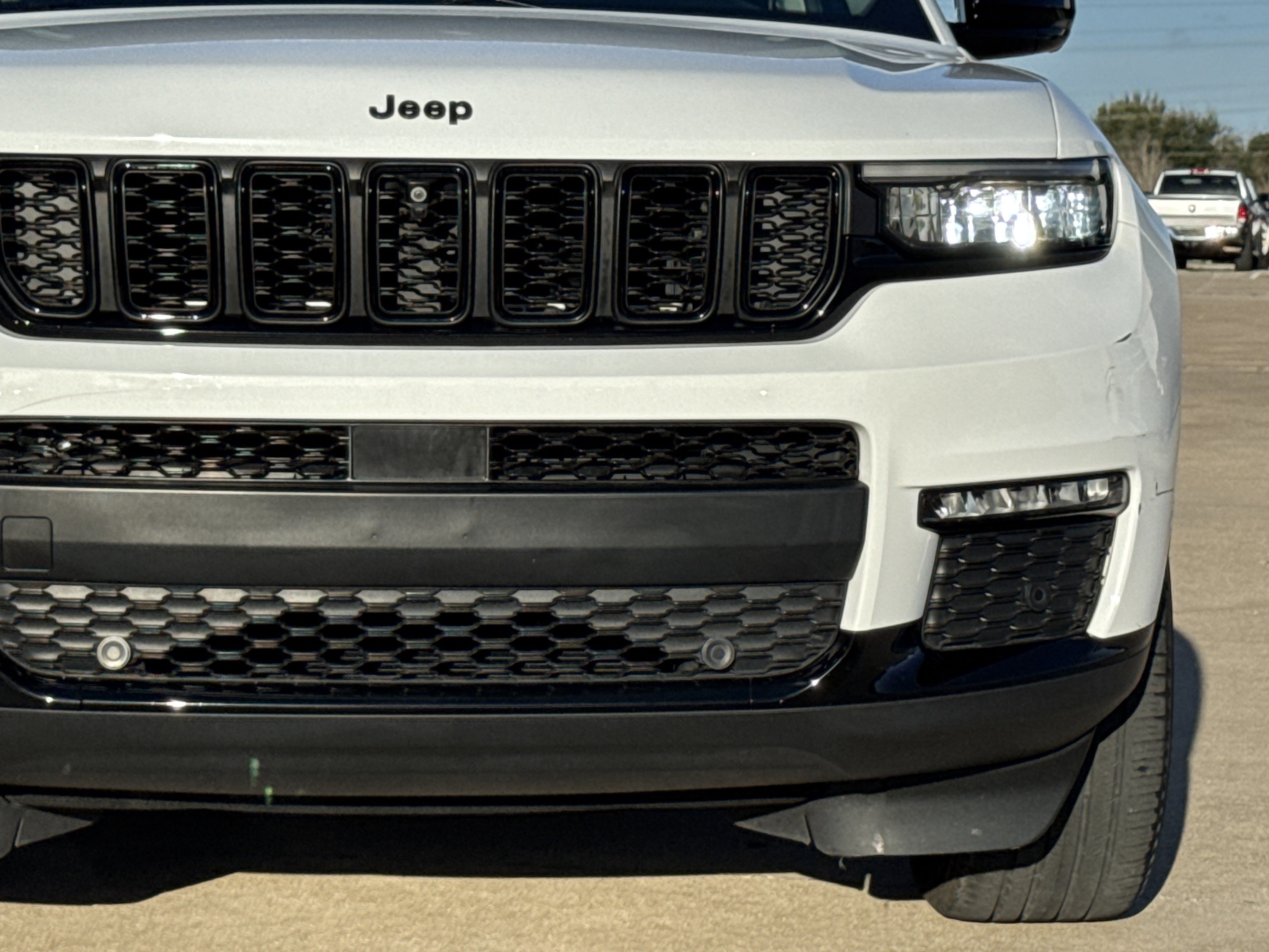 Used 2023 Jeep Grand Cherokee L Limited w/ Luxury Tech Group II image 6