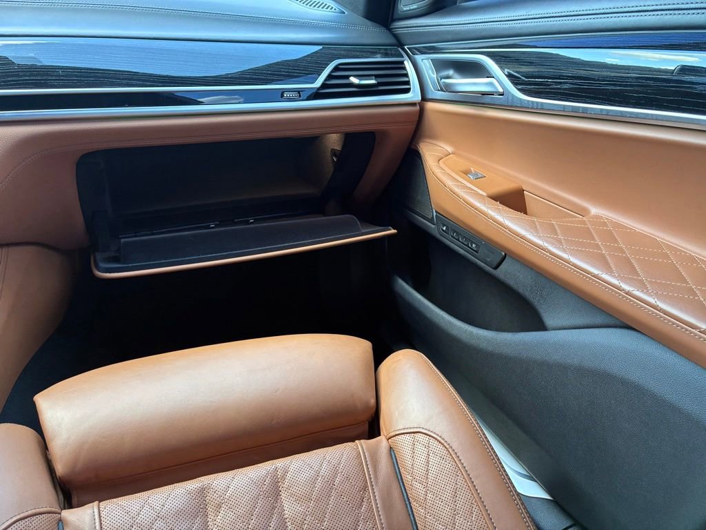 Used 2022 BMW 750i xDrive w/ Luxury Rear Seating Package AWD/4WD image 42