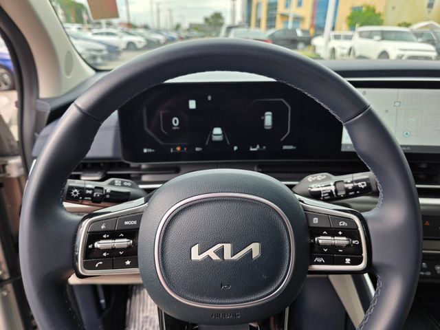Used 2025 Kia Carnival SX FWD image 39
