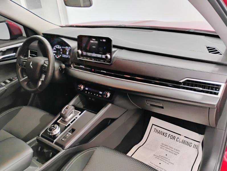 Used 2024 Mitsubishi Outlander ES FWD image 49