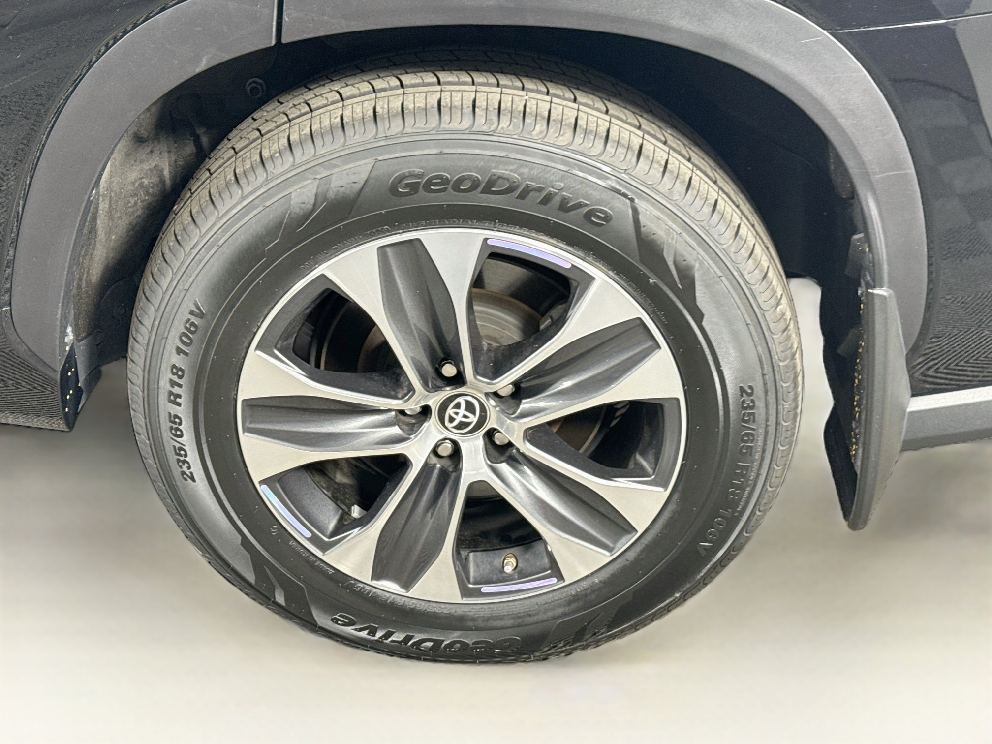 Certified 2023 Toyota Highlander XLE AWD/4WD image 9