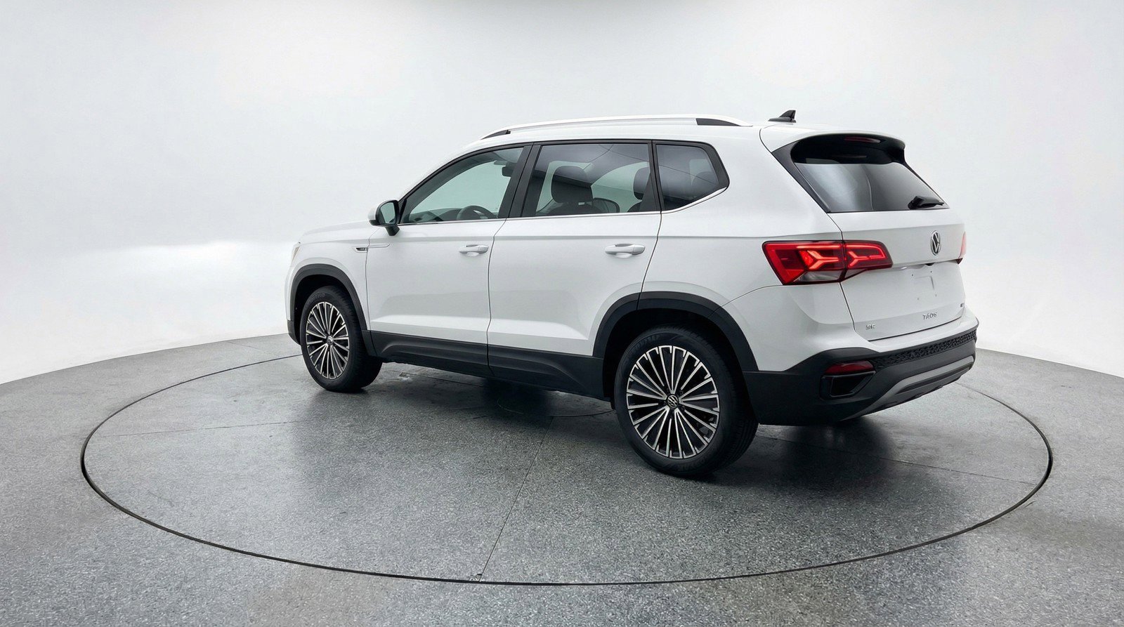 Used 2025 Volkswagen Taos SE image 6