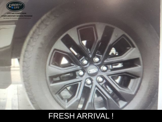Used 2025 Ford F150 Lariat w/ Equipment Group 501A Mid AWD/4WD image 9
