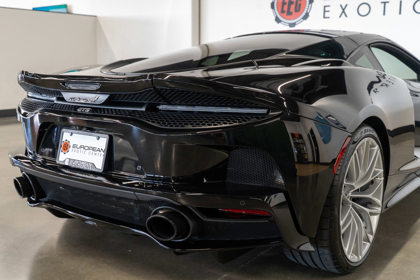Used 2025 McLaren GTS RWD image 30