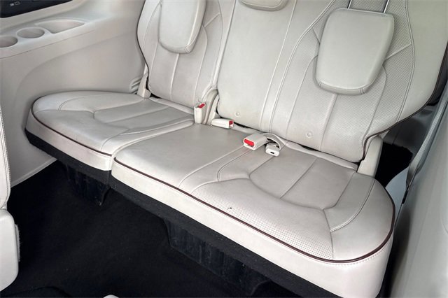 Used 2020 Chrysler Pacifica Limited image 18