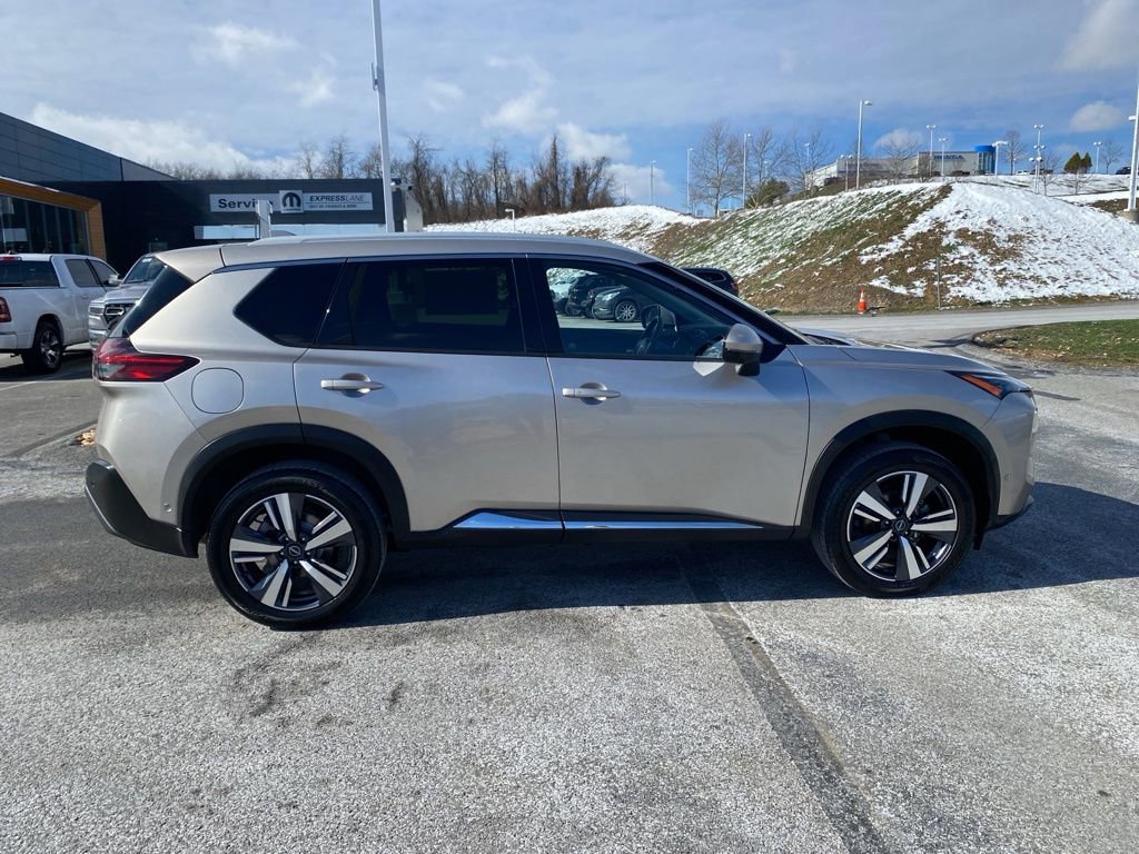 Used 2023 Nissan Rogue SL w/ SL Premium Package image 2