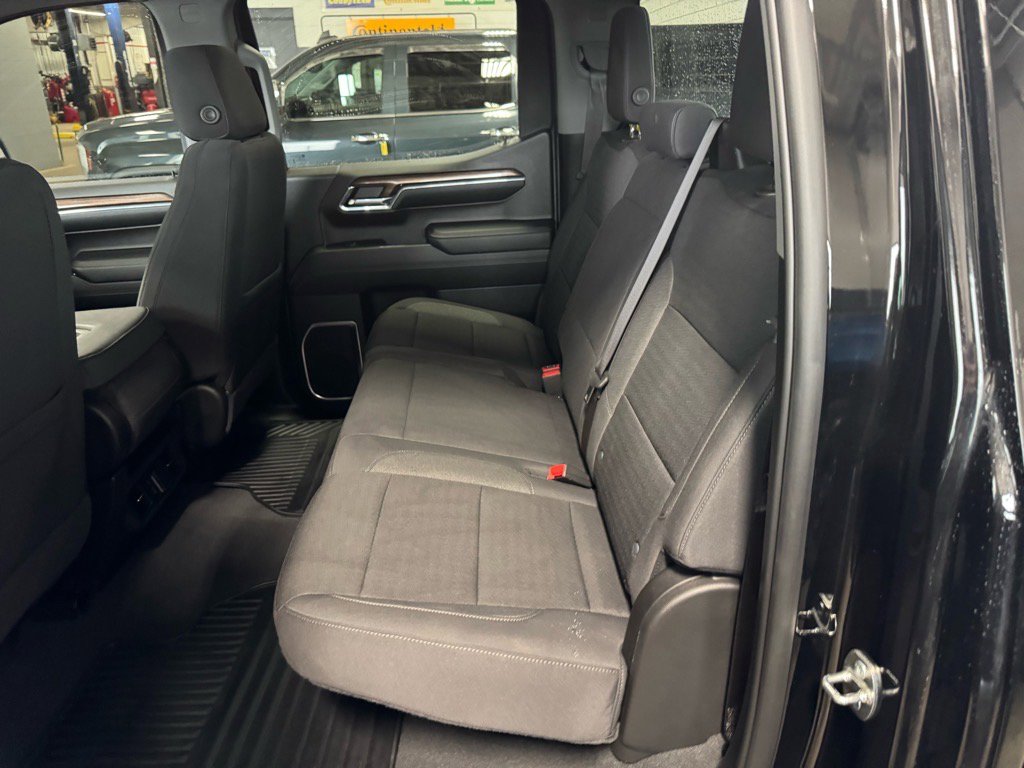 Used 2024 Chevrolet Silverado 1500 LT image 12