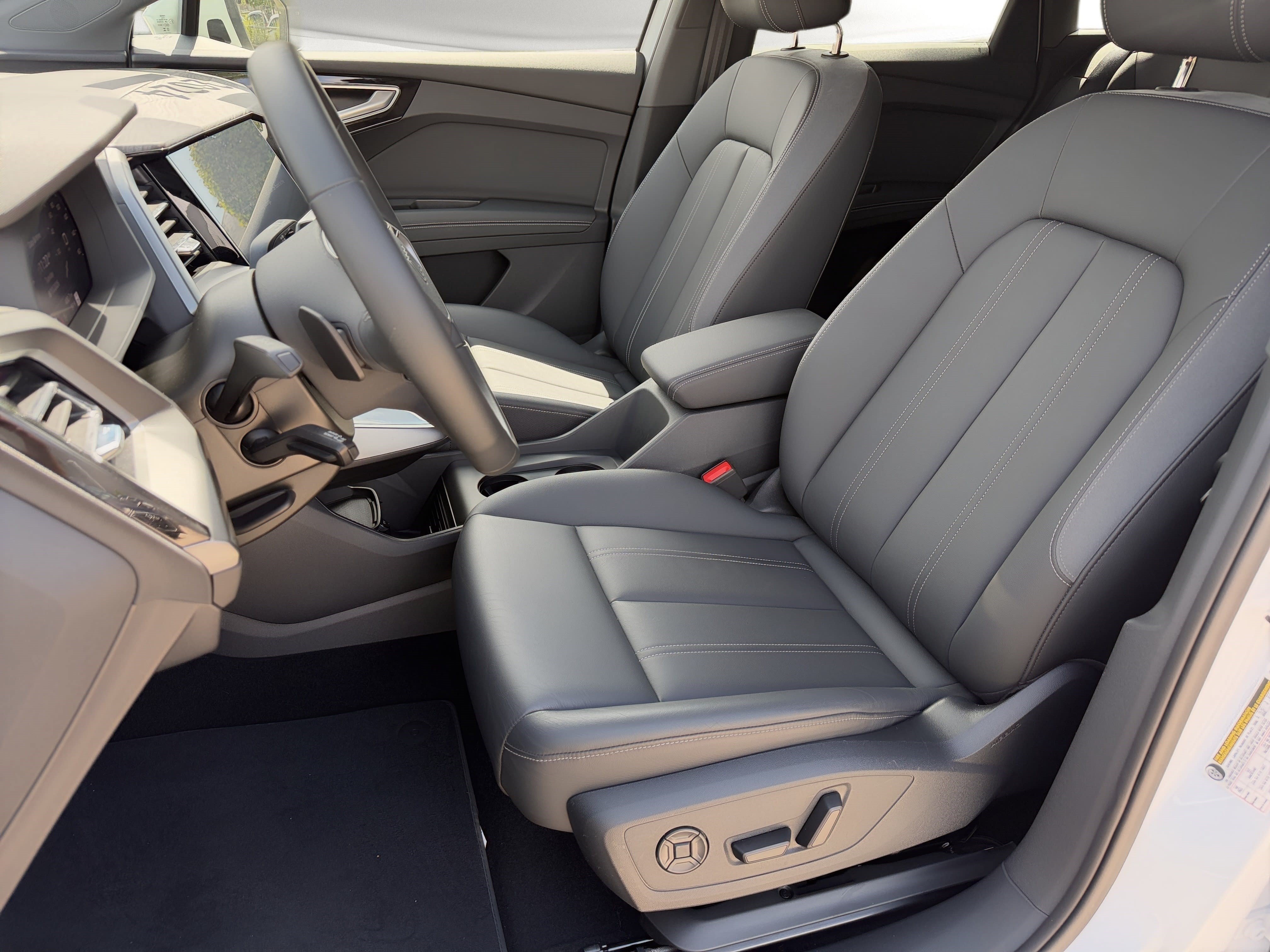 Certified 2024 Audi Q4 e-tron Premium Plus w/ Premium Plus AWD/4WD image 5