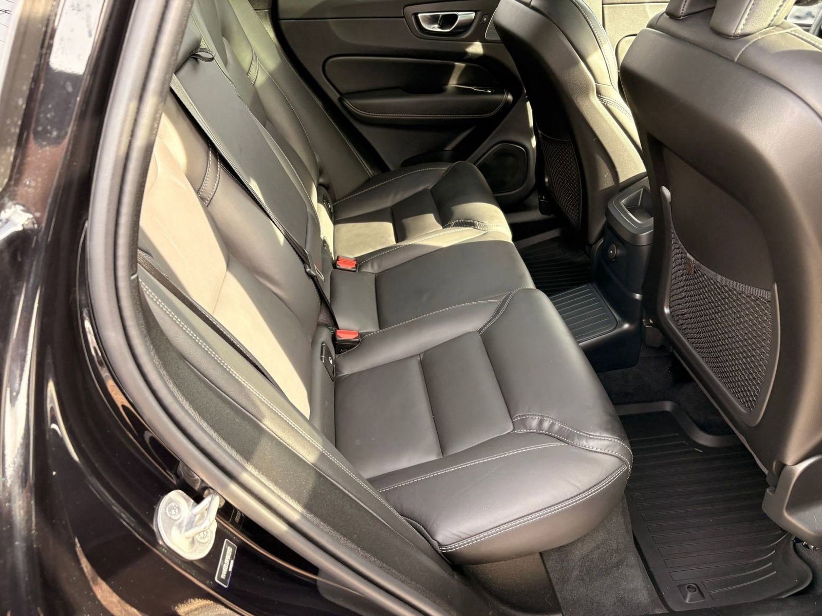 Certified 2024 Volvo XC60 T8 Ultimate w/ Protection Package Premier image 26