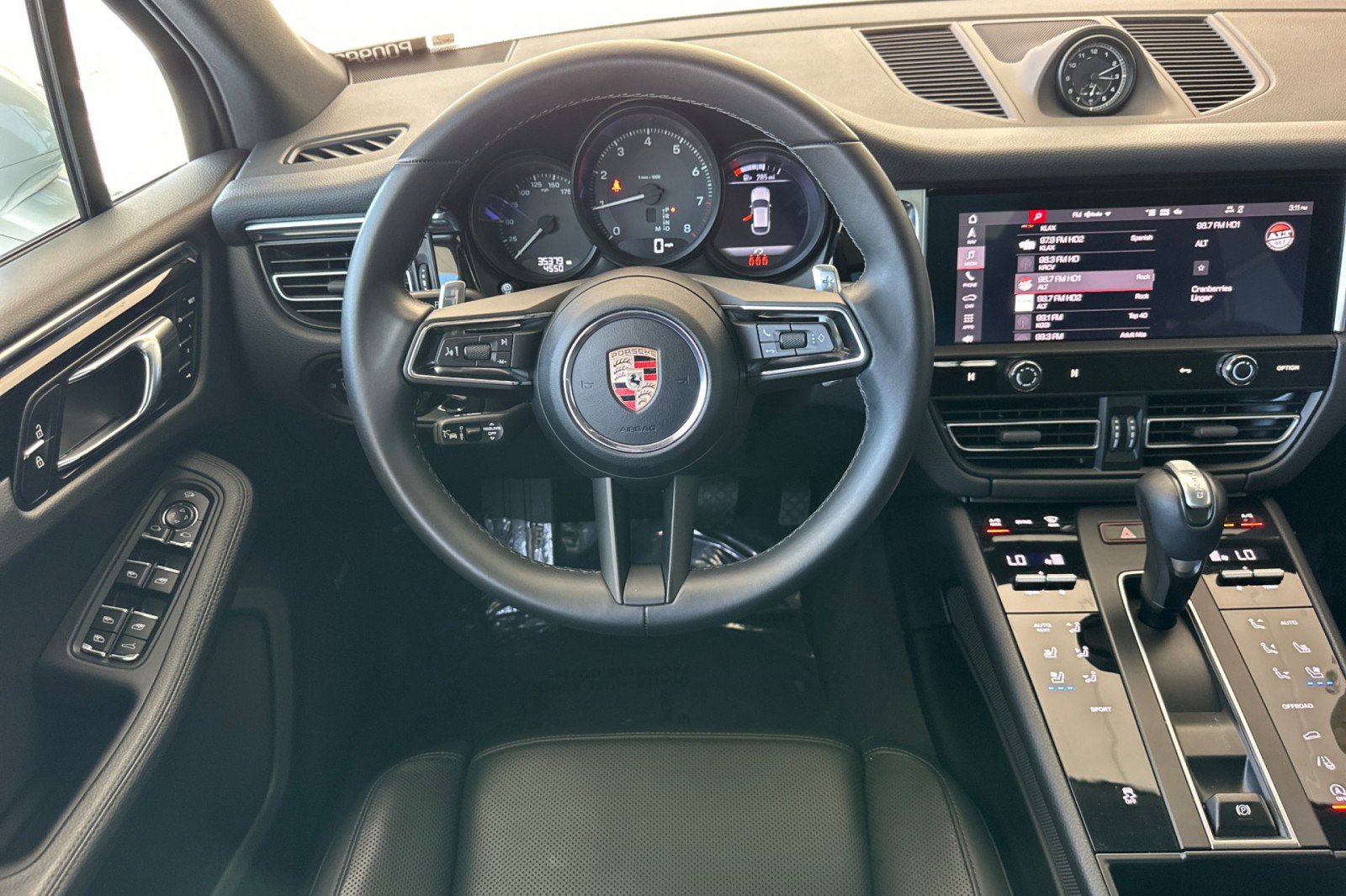 Certified 2024 Porsche Macan image 14