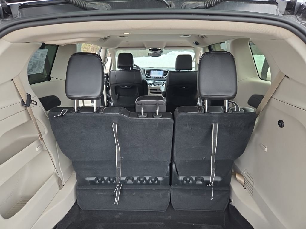 Used 2023 Chrysler Pacifica Touring-L FWD image 36