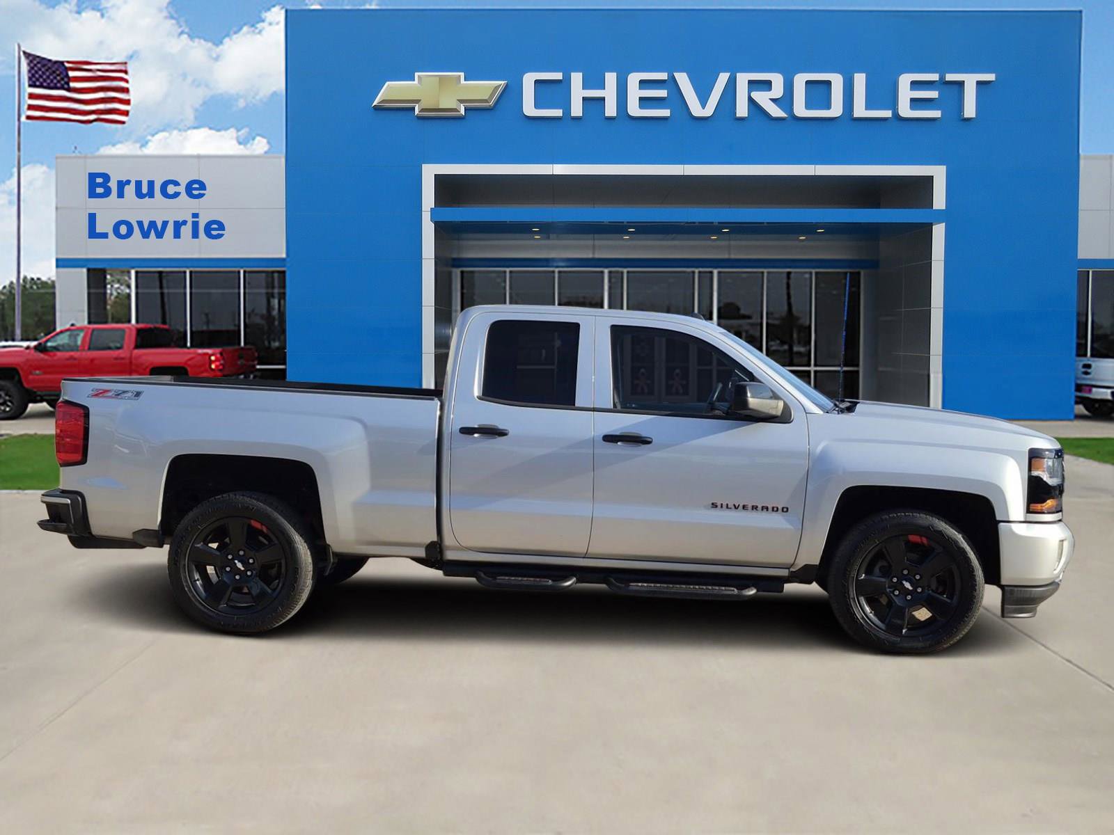 Used 2017 Chevrolet Silverado 1500 LT w/ Redline Edition AWD/4WD image 6