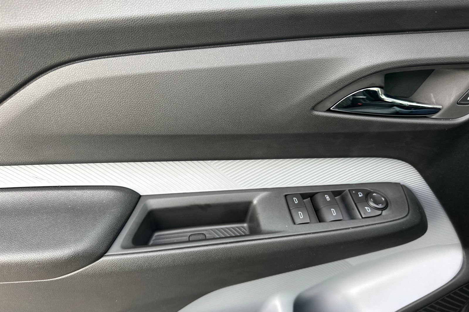 New 2027 Chevrolet Bolt LT w/ Comfort Package FWD image 11