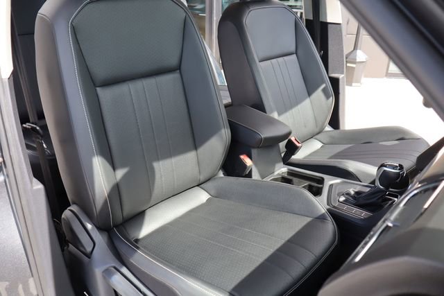 Used 2022 Volkswagen Tiguan SE image 12