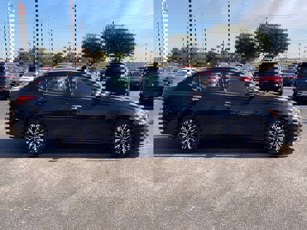 Used 2024 Nissan Altima 2.5 SV image 4