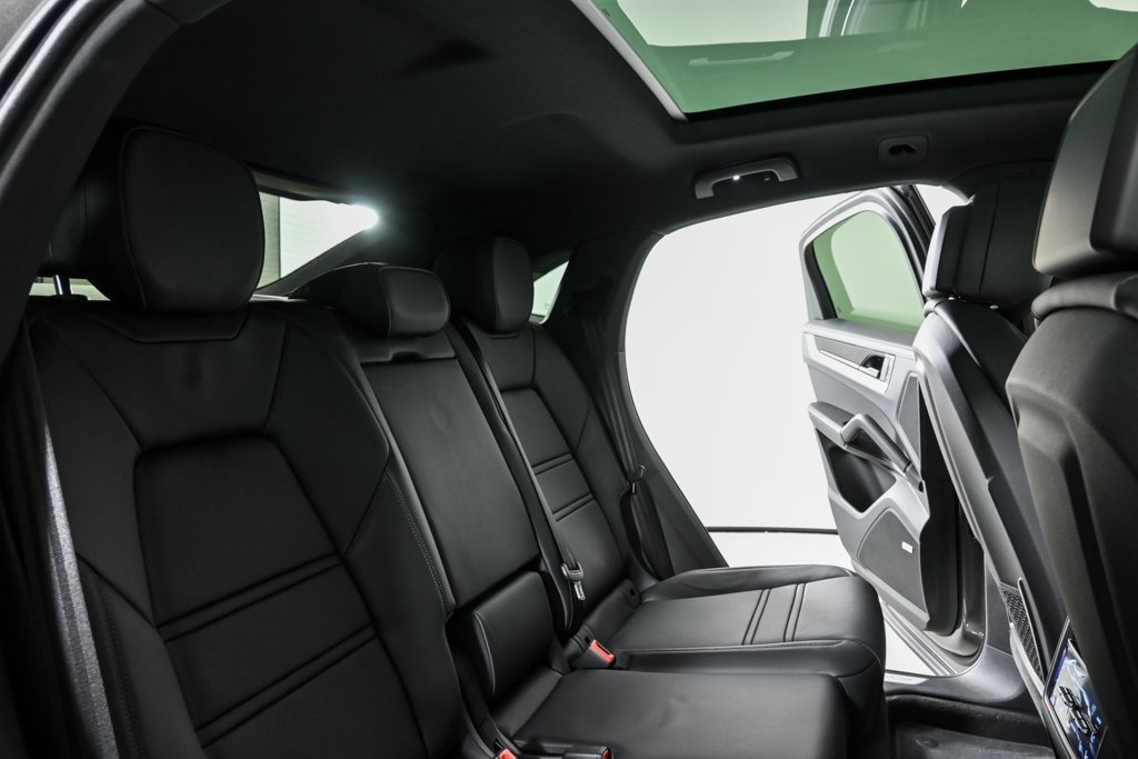 New 2025 Porsche Cayenne Coupe image 23
