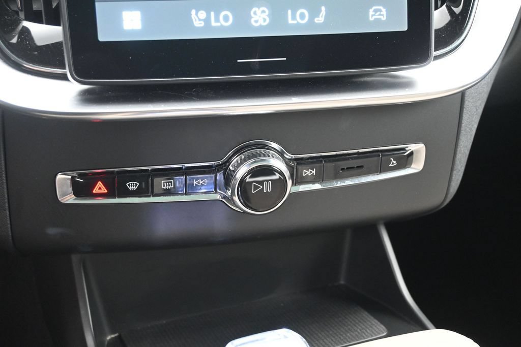 Used 2026 Volvo XC90 B6 Plus AWD/4WD image 17