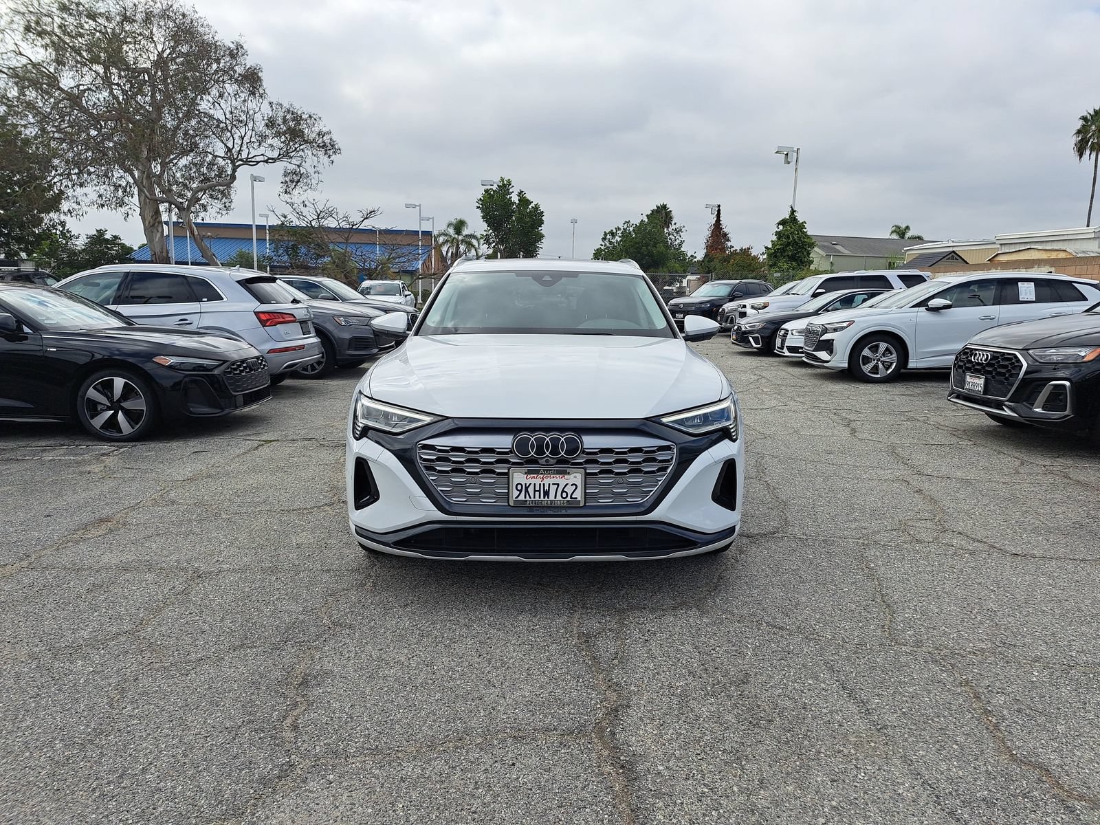 Used 2024 Audi Q8 e-tron Premium Plus AWD/4WD image 2
