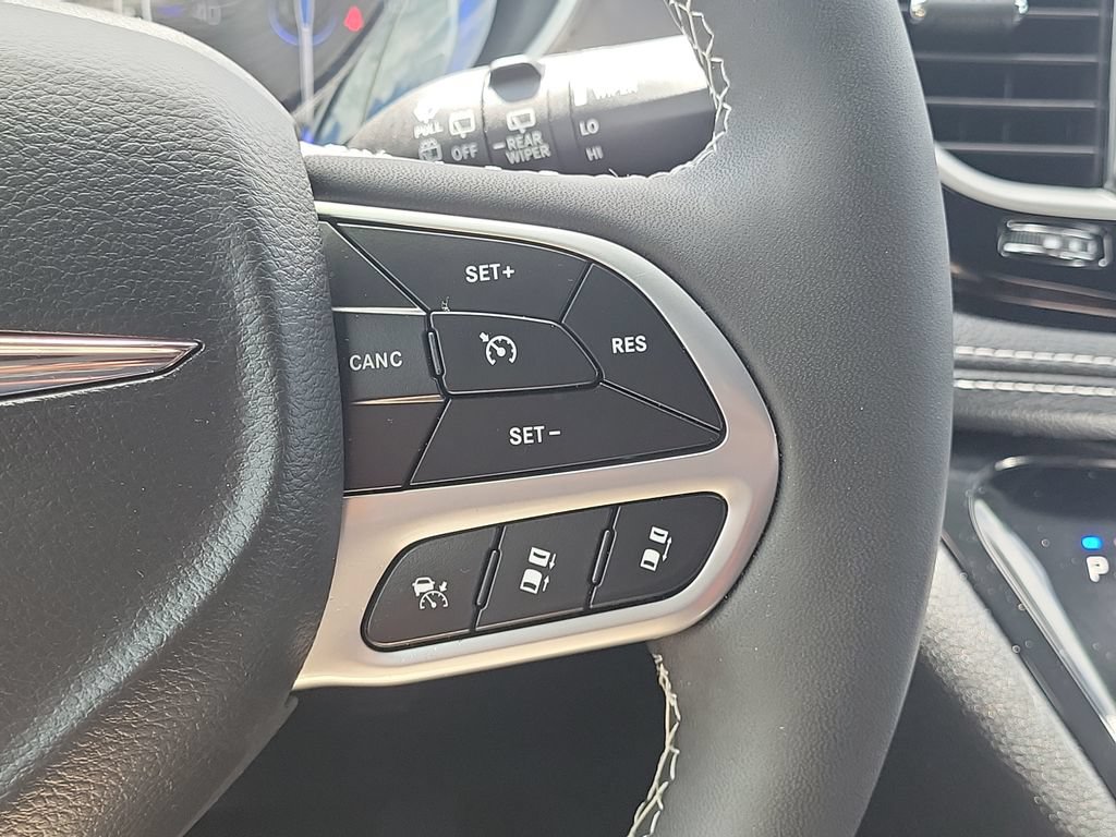 Used 2026 Chrysler Pacifica Select FWD image 21