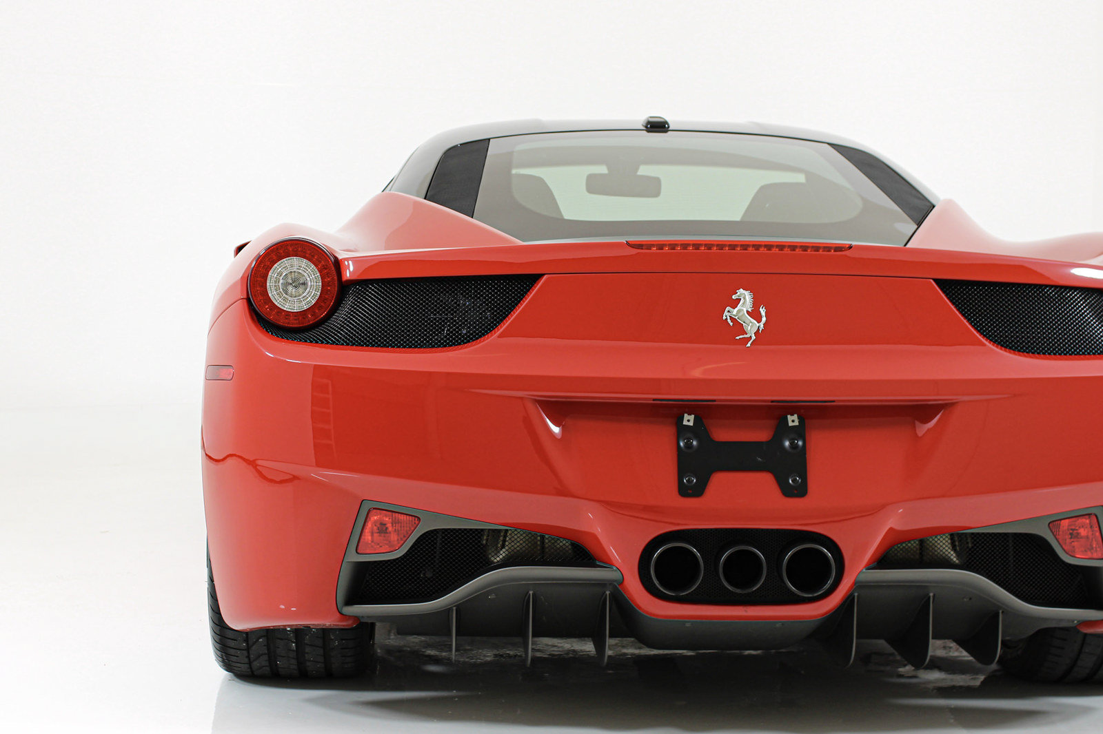 Certified 2015 Ferrari 458 Italia Coupe RWD image 16