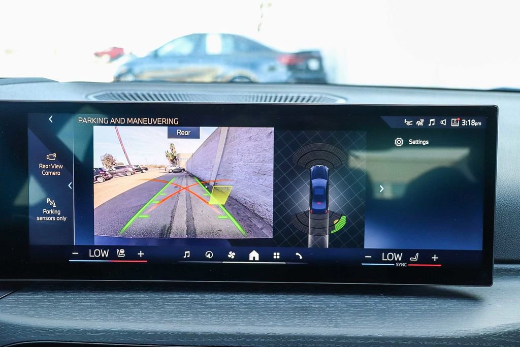 Used 2025 BMW 330i Sedan w/ Premium Package image 26