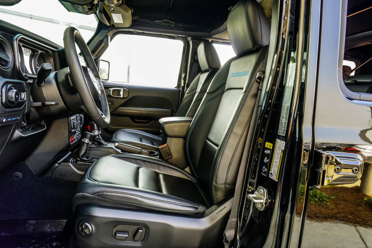 Used 2024 Jeep Wrangler Unlimited Rubicon 4xe image 37