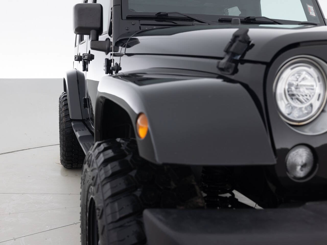 Used 2017 Jeep Wrangler Unlimited Sahara w/ Connectivity Group AWD/4WD image 11