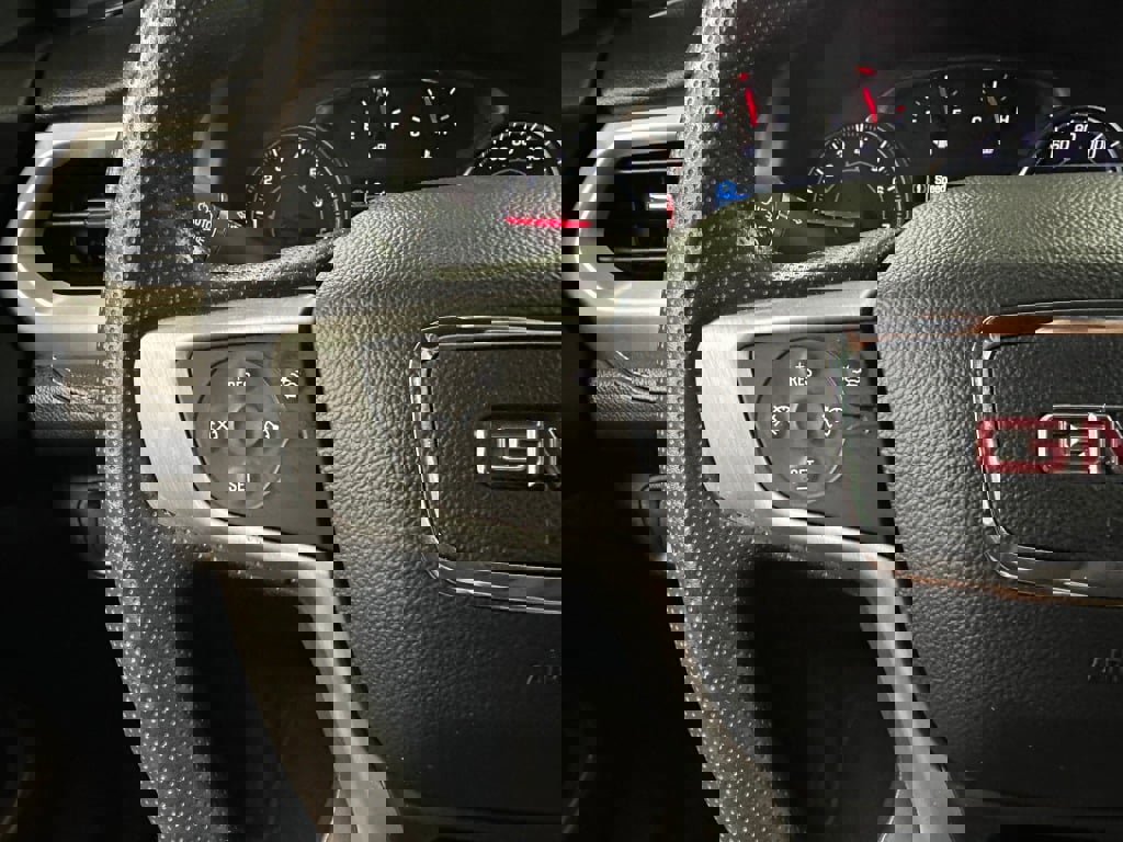 Certified 2023 GMC Acadia SLE w/ Driver Convenience Package image 8