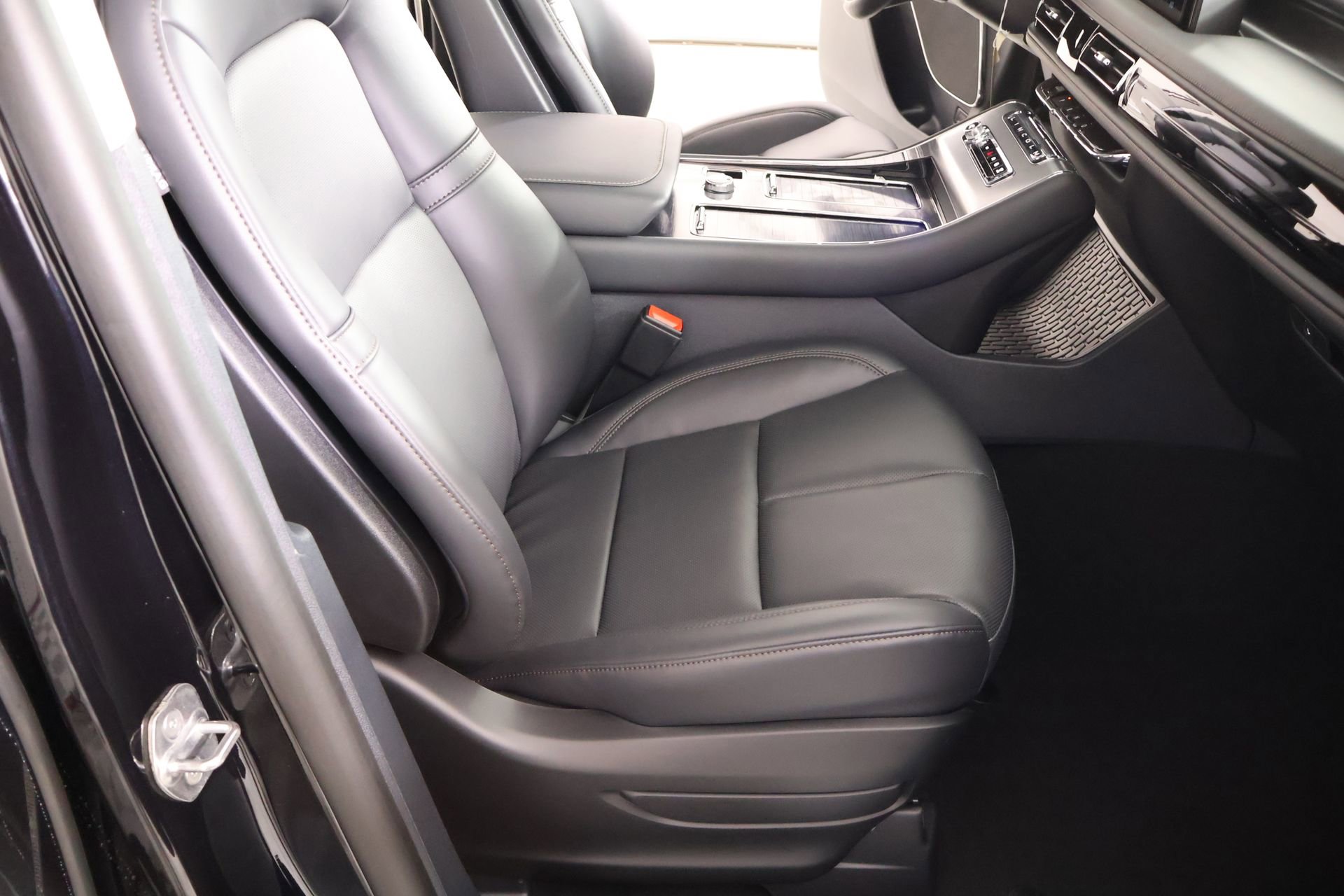 New 2026 Lincoln Aviator 2WD image 14