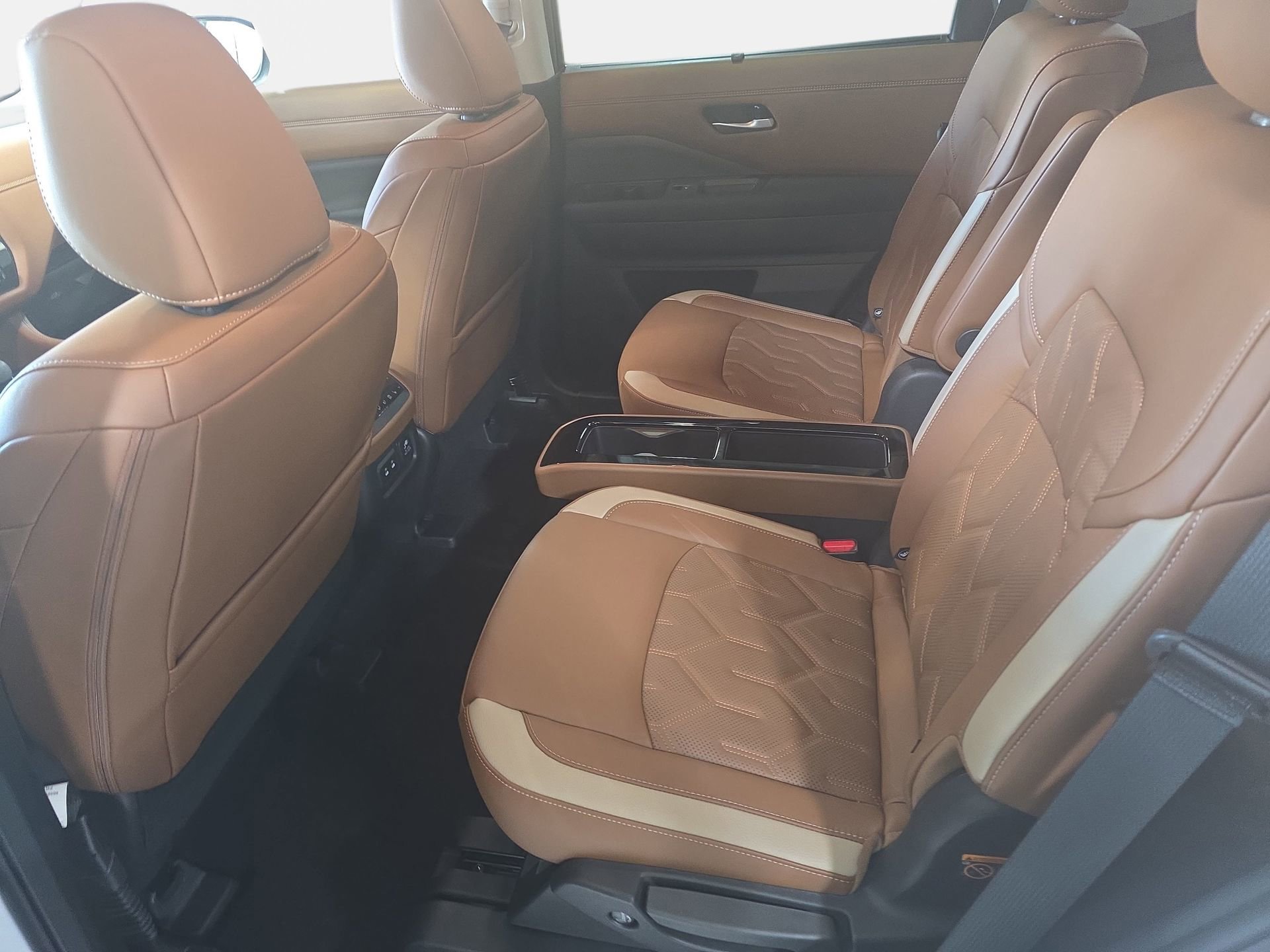 New 2026 Nissan Pathfinder Platinum image 14