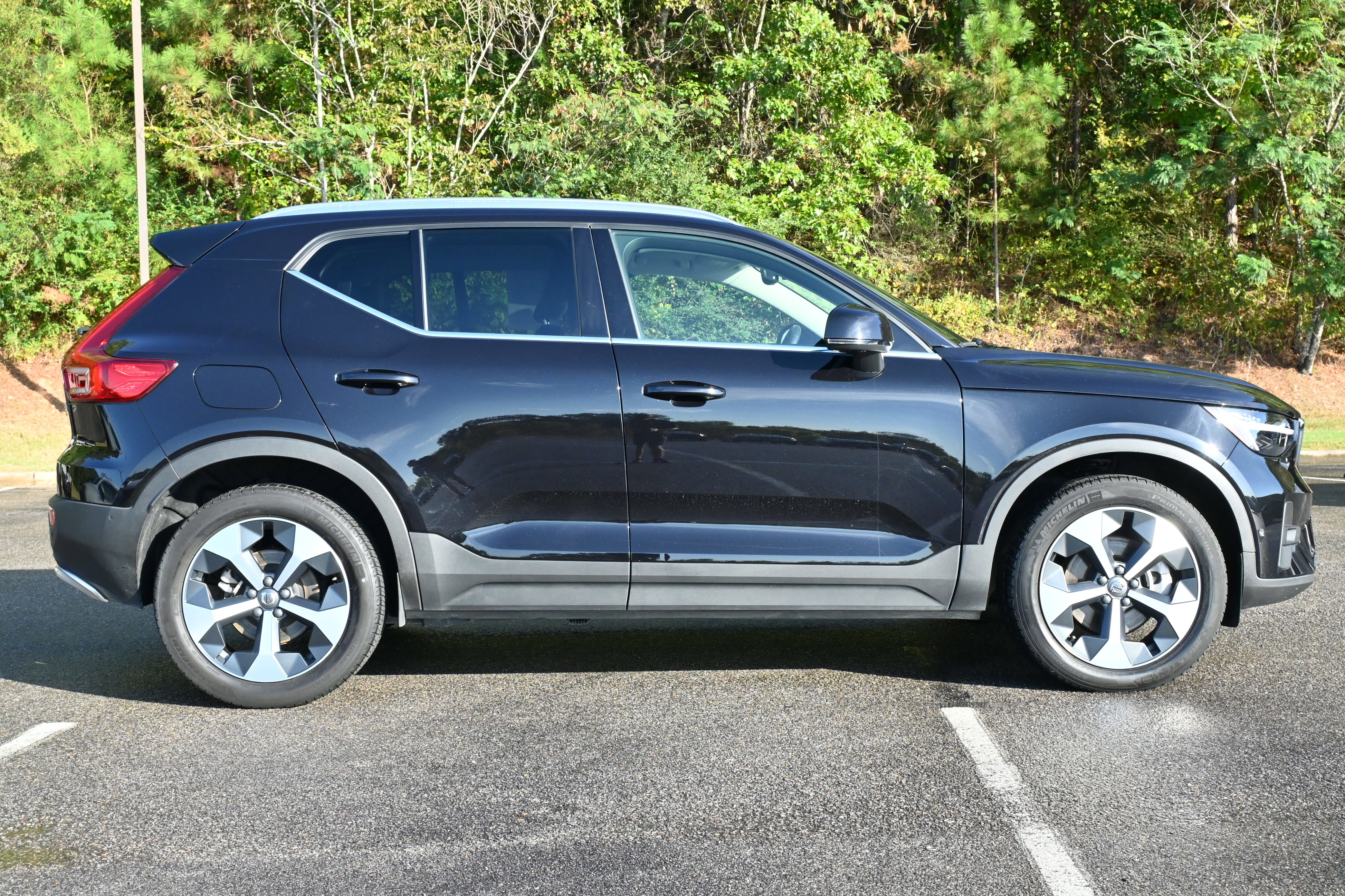 Used 2025 Volvo XC40 B5 Plus image 10