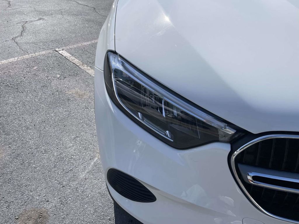 Used 2024 Mercedes-Benz GLC 300 4MATIC image 15