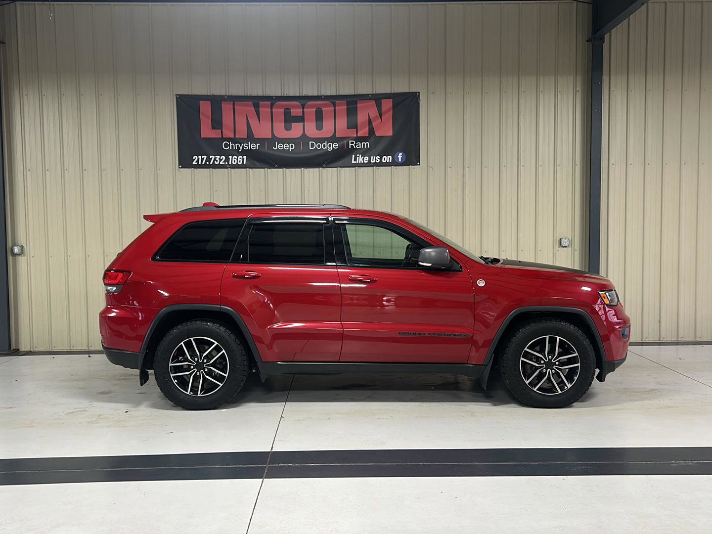 Used 2019 Jeep Grand Cherokee Trailhawk w/ Trailhawk Luxury Group image 5