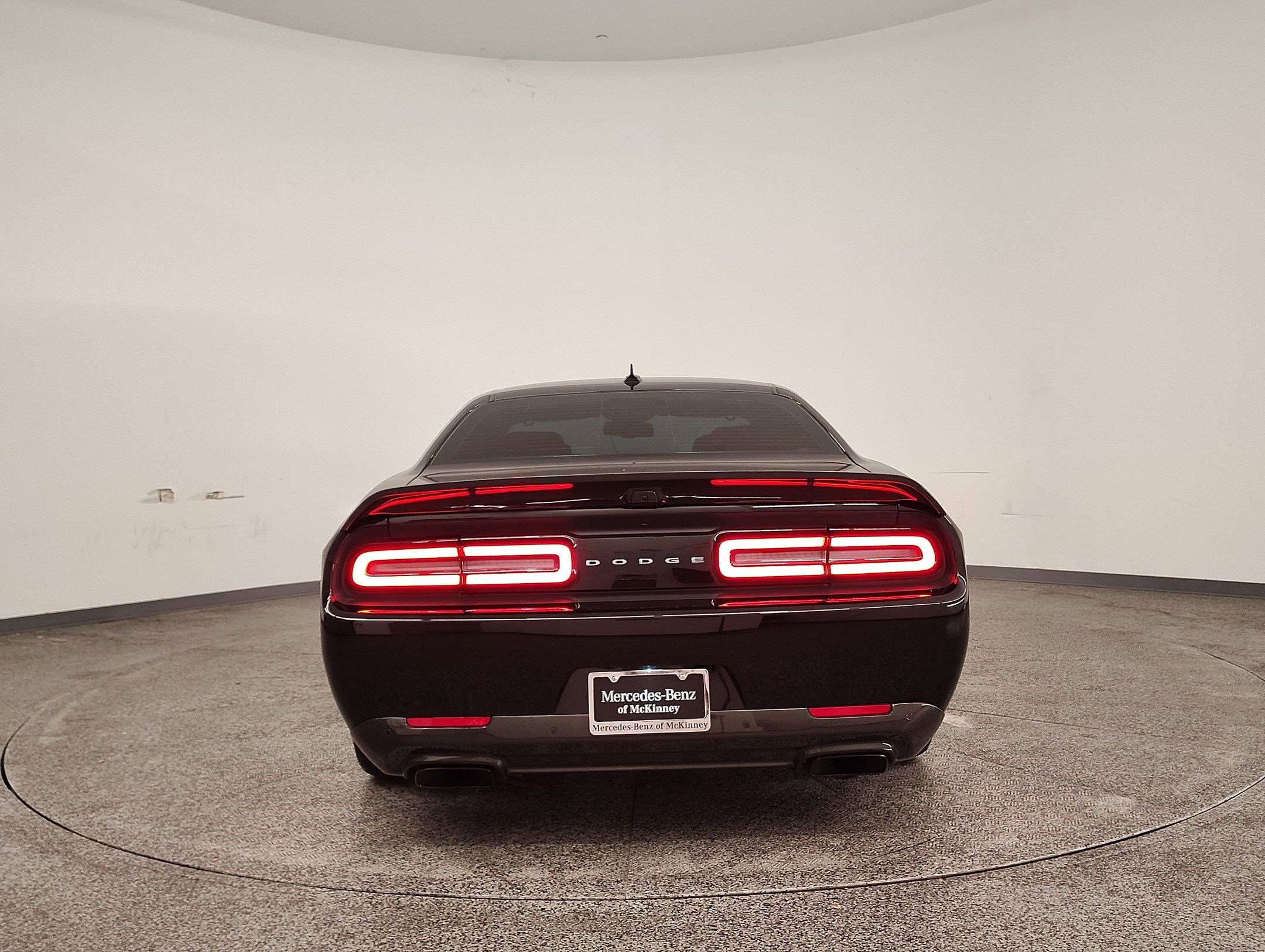 Used 2016 Dodge Challenger SRT Hellcat image 9