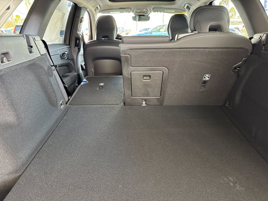 New 2026 Volvo XC60 B5 Plus w/ Climate Package image 14